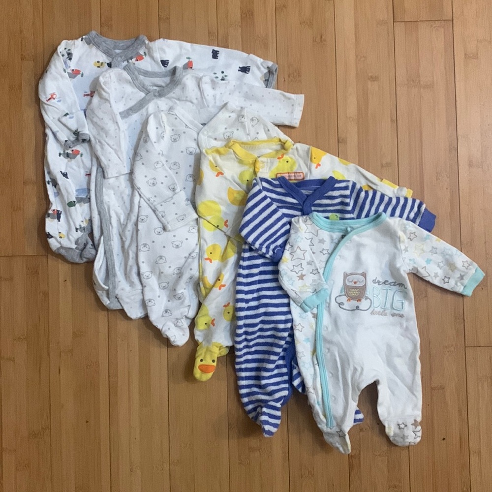 Lot of 6 newborn jammies- carters & first impressions